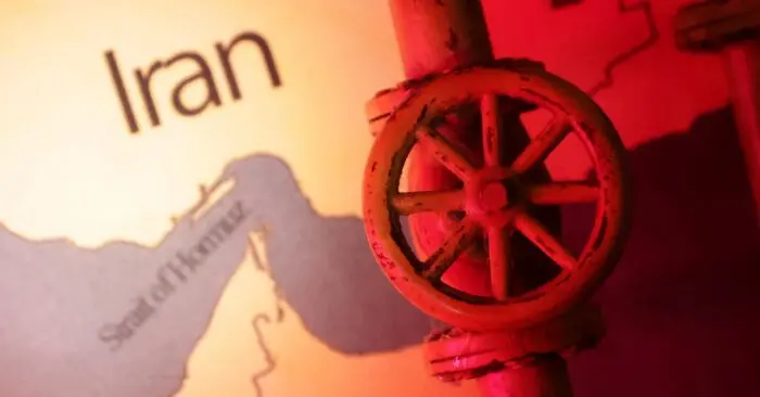 Xung đột Iran khiến giá dầu và vàng biến động mạnh toàn cầu
