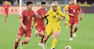 HLV Malaysia nói về việc đội bị xử thua và tụt hạng FIFA sâu, cho rằng nguyên nhân hành chính khiến thứ hạng không phản ánh đúng năng lực.
