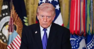 Chiến dịch tấn công Iran và cảnh báo về đợt sóng lớn của Trump