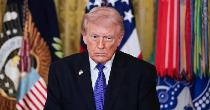 Chiến dịch tấn công Iran và cảnh báo về đợt sóng lớn của Trump