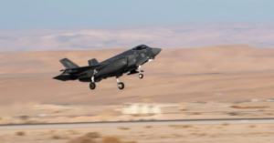 F-35 bắn hạ máy bay có người lái