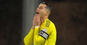 Ronaldo sút hỏng phạt đền