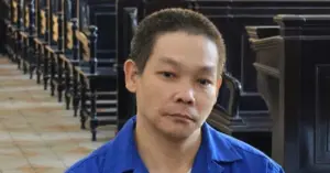Ly hôn vẫn sống chung