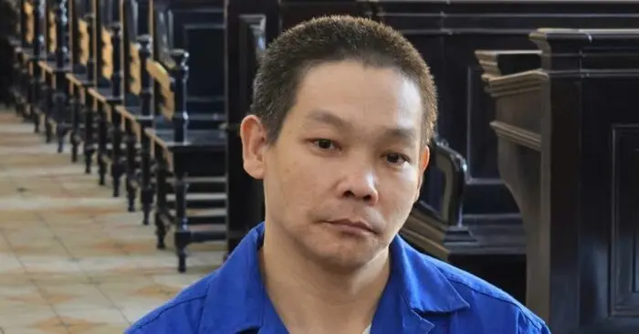 Ly hôn vẫn sống chung