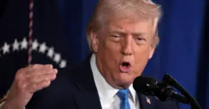 Eo biển Hormuz: Ông Trump lệnh hải quân sẵn sàng hộ tống tàu dầu