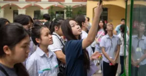 sáu trường học mới