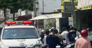 Một người đàn ông rơi từ tầng 7 căn hộ tại Nha Trang được đưa đi cấp cứu