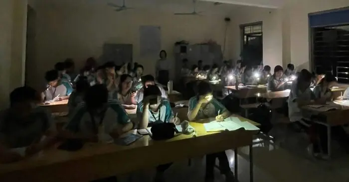 Bầu trời tối đen