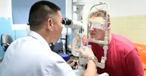 Mổ mắt tại Việt Nam