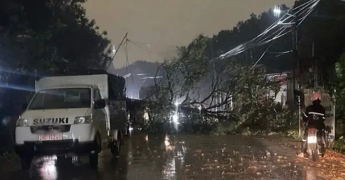 Mưa dông tại miền Bắc khiến một người tử vong và một người bị thương