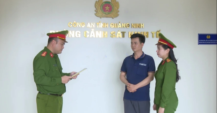 Quảng Ninh: Khởi tố hai đối tượng dùng axit pha nước lã để sản xuất dấm giả