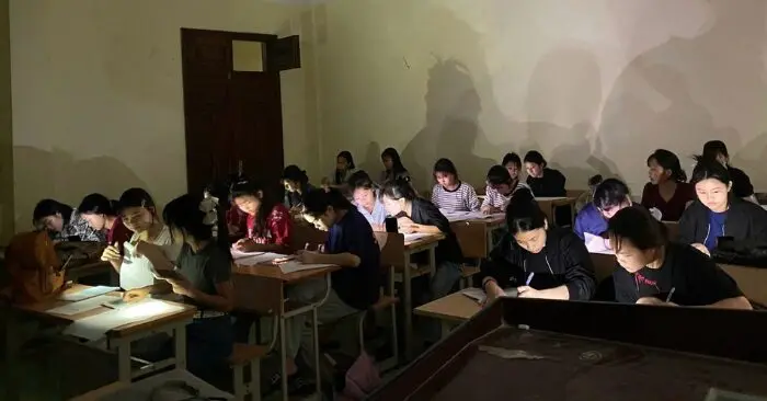 Bầu trời tối đen