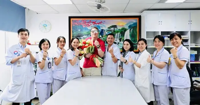 Mổ mắt tại Việt Nam