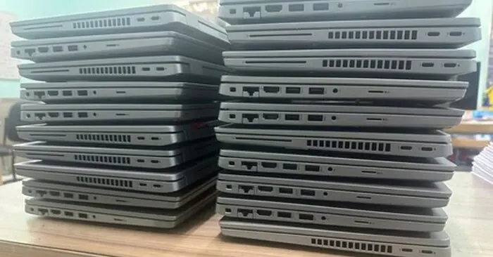 Nữ giúp việc trộm 20 laptop
