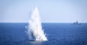 Ý quét thủy lôi eo biển Hormuz