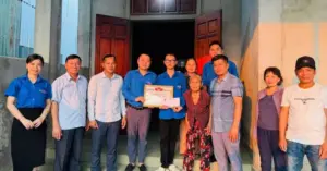 Khen thưởng nam sinh lớp 10 dũng cảm cứu 2 người đuối nước tại Nghệ An