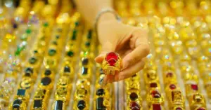 Giá vàng: Thị trường biến động mạnh trước áp lực từ căng thẳng Trung Đông
