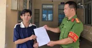 Công an xã Thái Mỹ truy bắt tên cướp, thu hồi tài sản cho dân