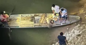 Người đàn ông lao xuống sông Lam cứu hai mẹ con nhảy cầu ở Nghệ An