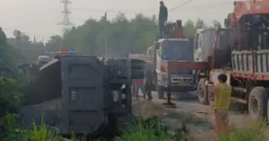 Xe ben chở đá bị lật đè chết nữ tài xế ô tô con ở Đồng Nai