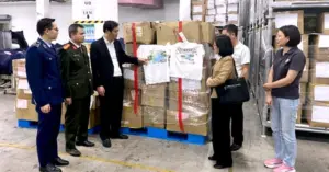 Vụ in áo phông thiếu Hoàng Sa Trường Sa ở Ninh Bình phạt, tiêu hủy sản phẩm và cảnh báo tuân thủ quy định pháp luật.