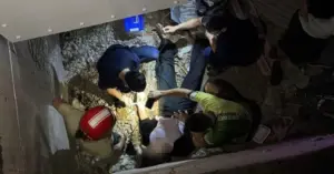 Người phụ nữ rơi xuống chân cầu