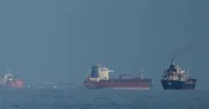 Phong tỏa Hormuz: Bước leo thang mới trong đối đầu Mỹ - Iran