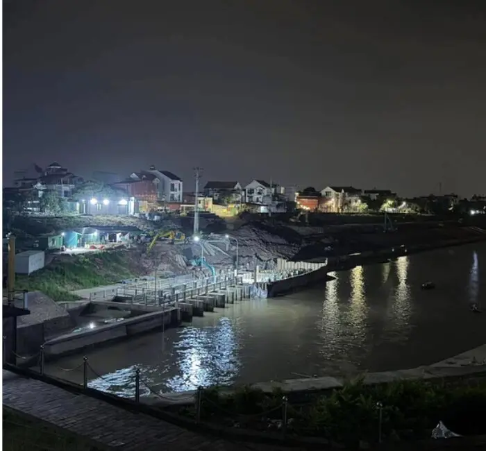 3 mẹ con nghi gieo mình xuống sông Hồng