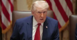 Donald Trump gợi ý Mỹ lập liên doanh với Iran thu phí Hormuz