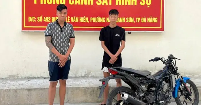 hai thiếu niên Đà Nẵng dùng kiếm gây náo loạn đường phố
