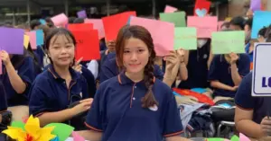 Việt Nam cải tổ quy mô lớn hệ thống trường học và bệnh viện