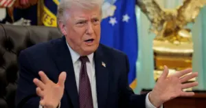 Eo biển Hormuz: Trump nói Iran muốn mở lại vì cạn kiệt ngân sách