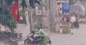 Không khí lạnh làm dịu miền Bắc, nắng nóng gay gắt ở miền Nam