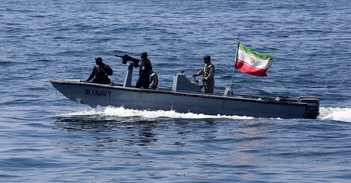 Eo biển Hormuz: Mỹ rà phá thủy lôi Iran đe dọa đáp trả quân sự