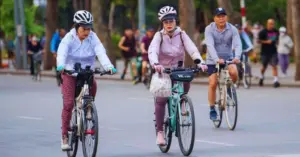 Không khí lạnh nén rãnh áp thấp khiến miền Bắc mưa to dông lốc
