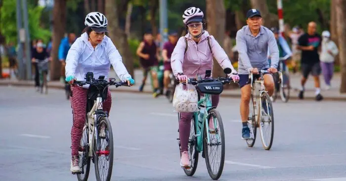 Không khí lạnh nén rãnh áp thấp khiến miền Bắc mưa to dông lốc