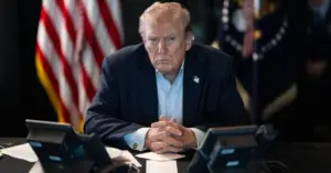ông Trump quyết định tấn công Iran.