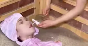vùi mình vào cát nóng giảm cân