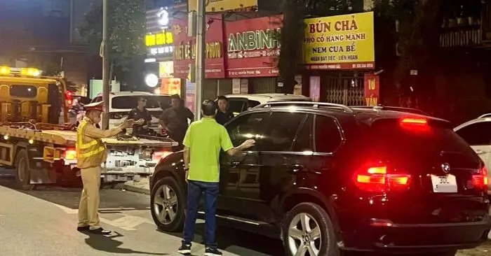 Tài xế xe BMW bị phạt 19 triệu đồng trong đêm 30/4 do có hơi men