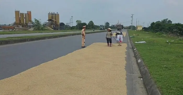 Hà Tĩnh: Làm rõ trách nhiệm các bên trong vụ tai nạn lấn làn vì phơi thóc