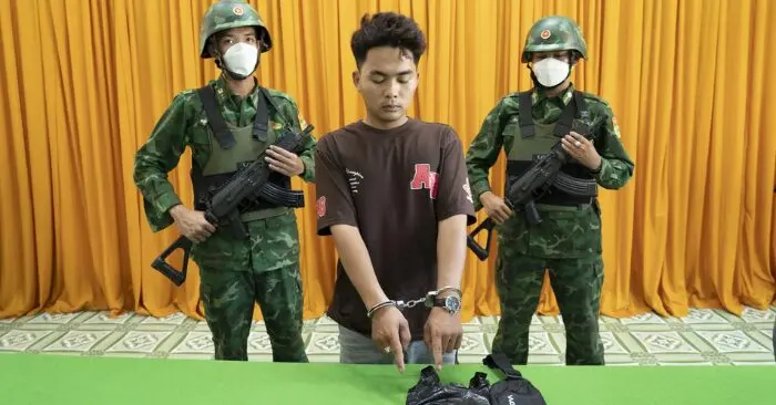 Vận chuyển vàng trái phép: Bắt giữ thanh niên mang thỏi vàng gần một ký