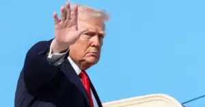 Tổng thống Mỹ Donald Trump vạch lằn ranh đỏ hạt nhân với Iran