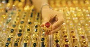 Giá vàng: Kim loại quý thế giới bốc hơi gần 100 USD