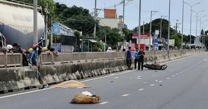 Tai nạn Quảng Ngãi: Xe ô tô tông xe máy khiến bé 6 tuổi tử vong