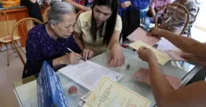 Lương hưu bổ sung: Việt Nam triển khai chính sách tích lũy tự nguyện mới cho dân
