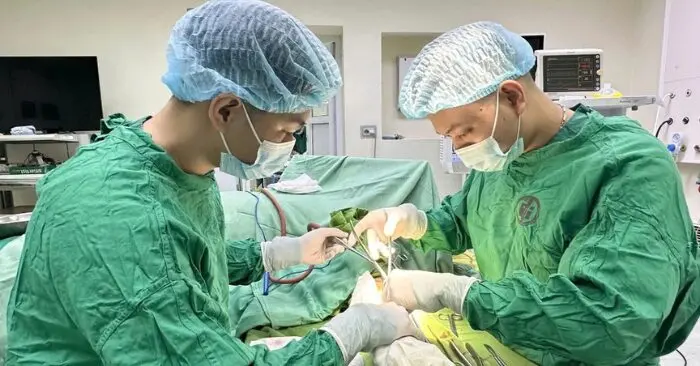 Tai nạn nghiêm trọng do nổ bình mini khi nấu ăn