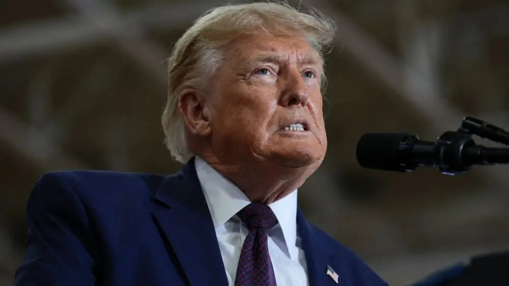 Tổng thống Trump phản ứng gay gắt trước nghị quyết yêu cầu chấm dứt chiến sự Iran, làm dấy lên tranh cãi về quyền lực chiến tranh của Mỹ.