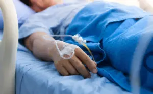 Người đàn ông 62 tuổi suýt tử vong sau dấu hiệu mồ hôi ra như tắm. Bác sĩ cảnh báo thói quen xấu nhiều người mắc phải.