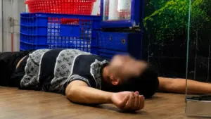 Vụ chàng trai bị bạn bỏ lại với hóa đơn 16 triệu đồng có diễn biến mới khi cô gái xác nhận đã chuyển 8 triệu, thu hút nhiều quan tâm.
