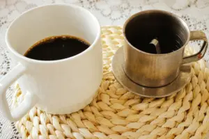 Uống cà phê ảnh hưởng sinh lý nam thế nào? Tìm hiểu tác động của caffeine đến sức khỏe sinh lý và những lưu ý khi sử dụng.